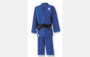 Yusho IJF – Logo club brodé   LE JUDOGI DE COMPÉTITION APPROUVÉ SELON LES NORMES IJF. - Blanc et bleu